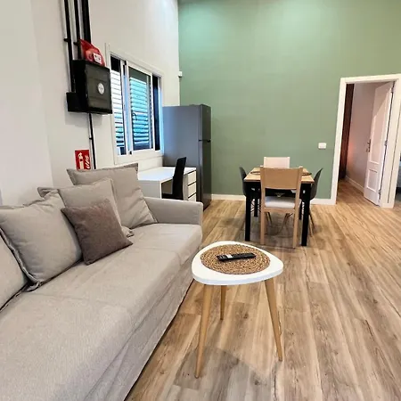 דירה Coastal Nest In